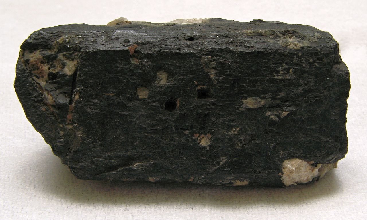 Aenigmatite