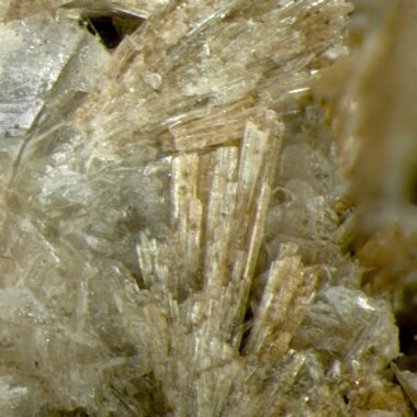 bussyite-(Ce) — spécimen minéral