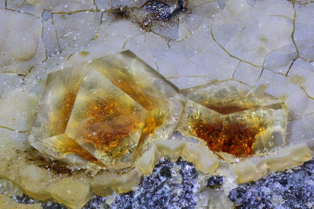 Paulingite-Ca