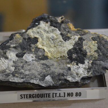 Stergiouite — spécimen minéral