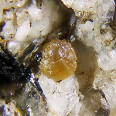 Chernovite-(Y) — spécimen minéral