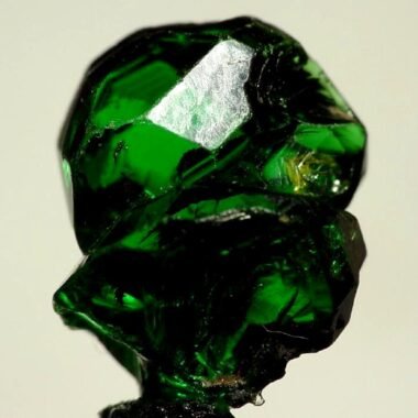 Tsavorite — spécimen minéral