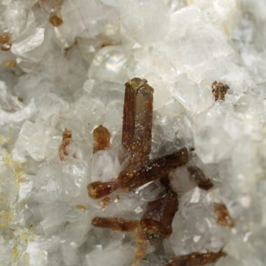 allanite-(La) — spécimen minéral