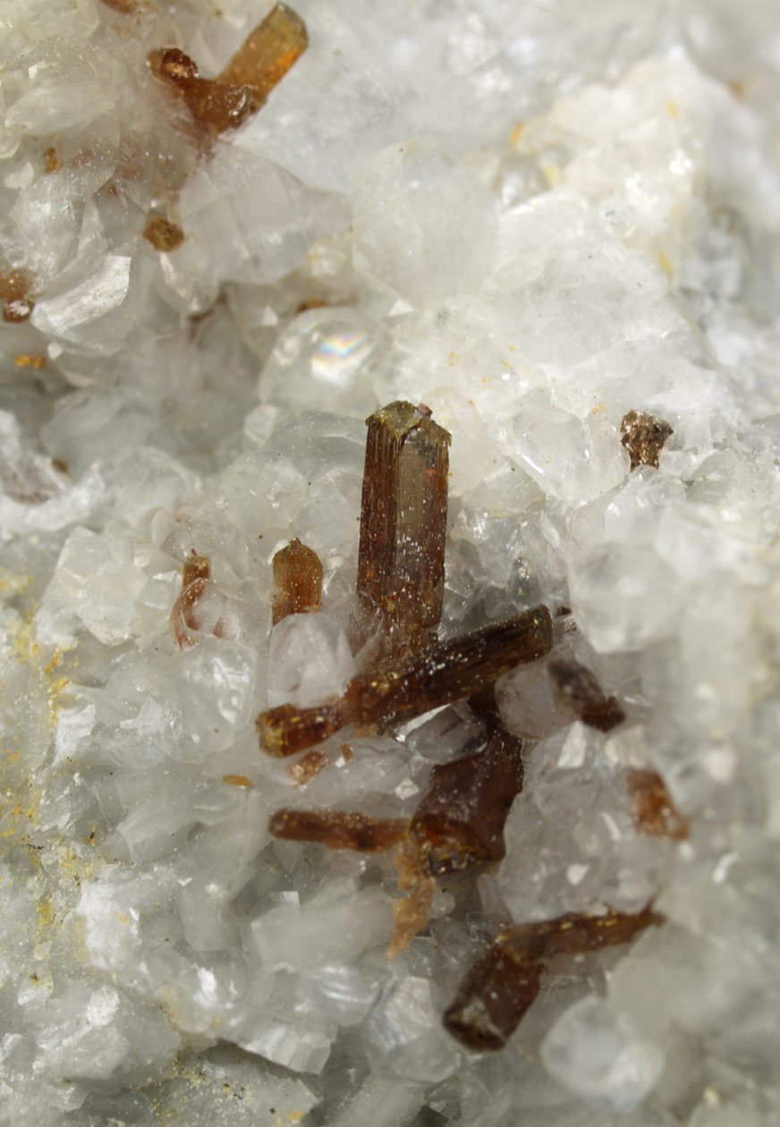 Allanite-(Y)